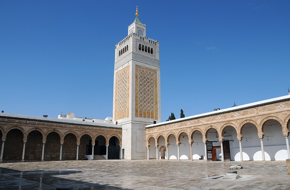 Tunis — local market for online stores