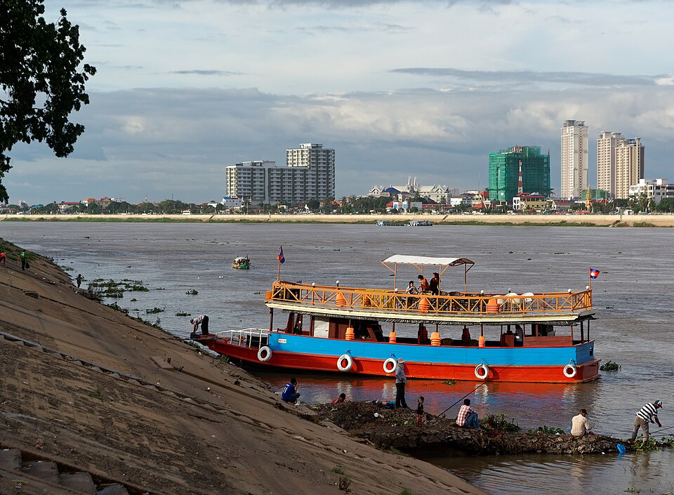 Phnom Penh — multi-vendor marketplaces for local businesses
