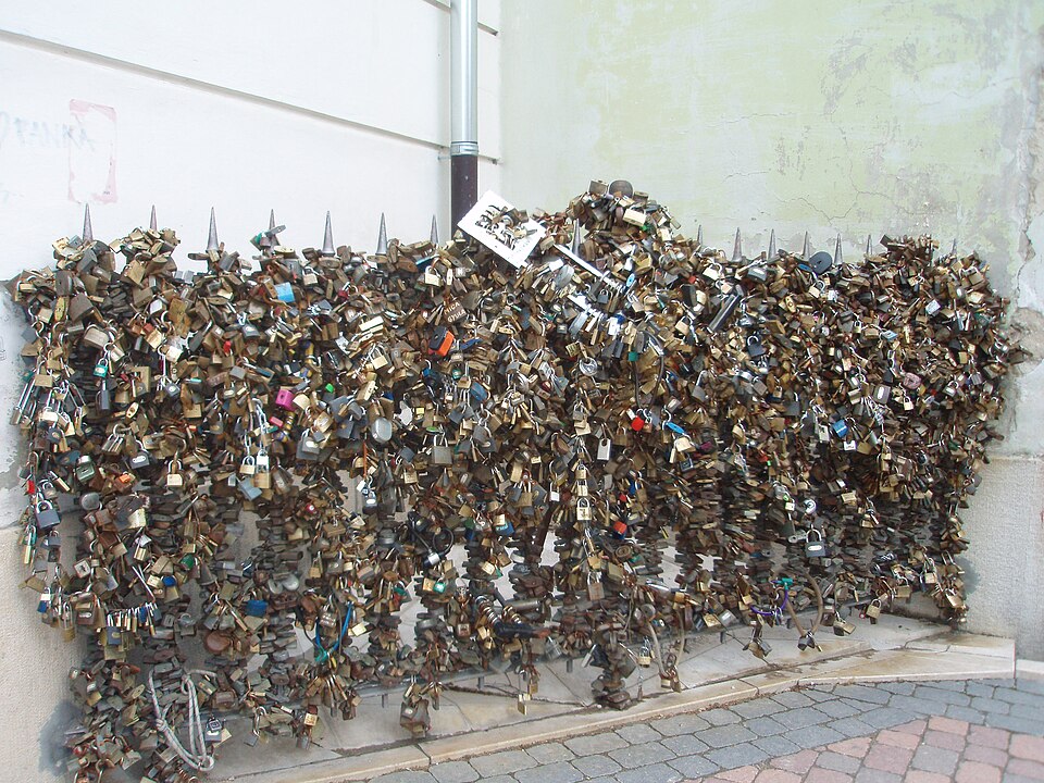Pécs — local market for international and multi-region stores