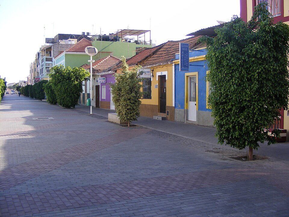 Praia — international and multi-region stores for local businesses