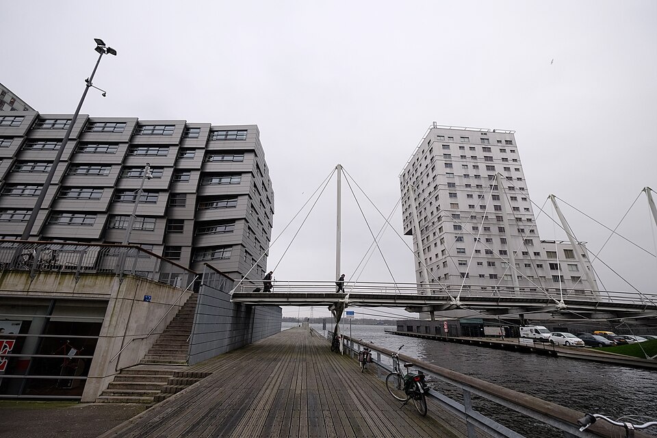 Almere — multi-vendor marketplaces for local businesses