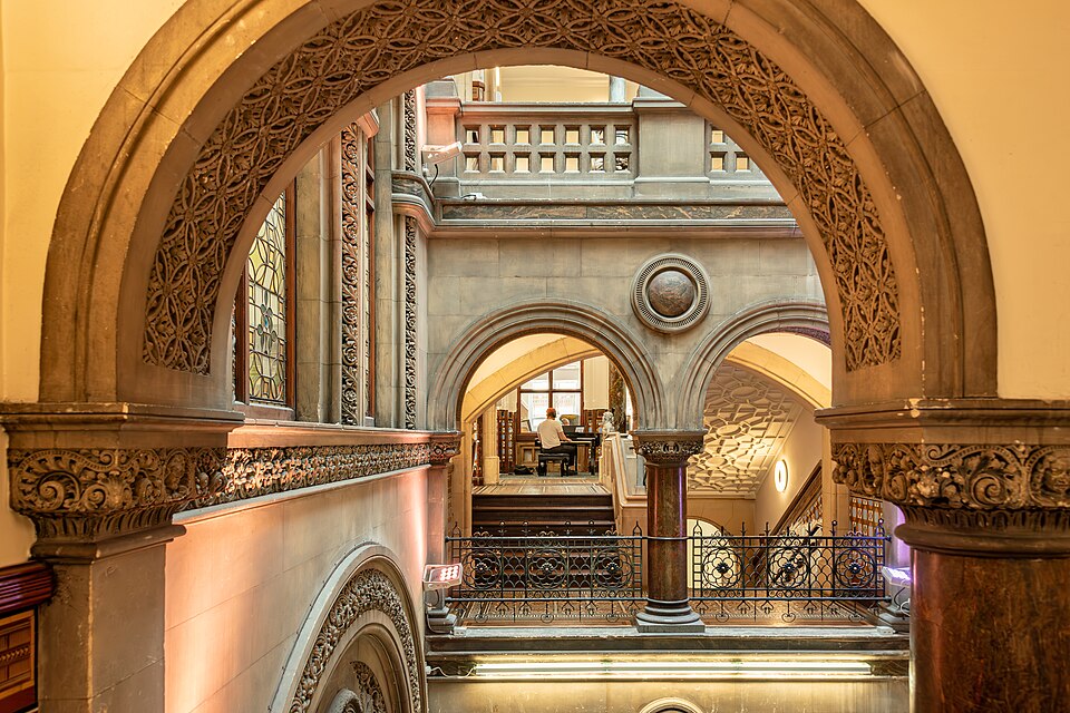 Leeds — local market for manufacturer and distributor portals