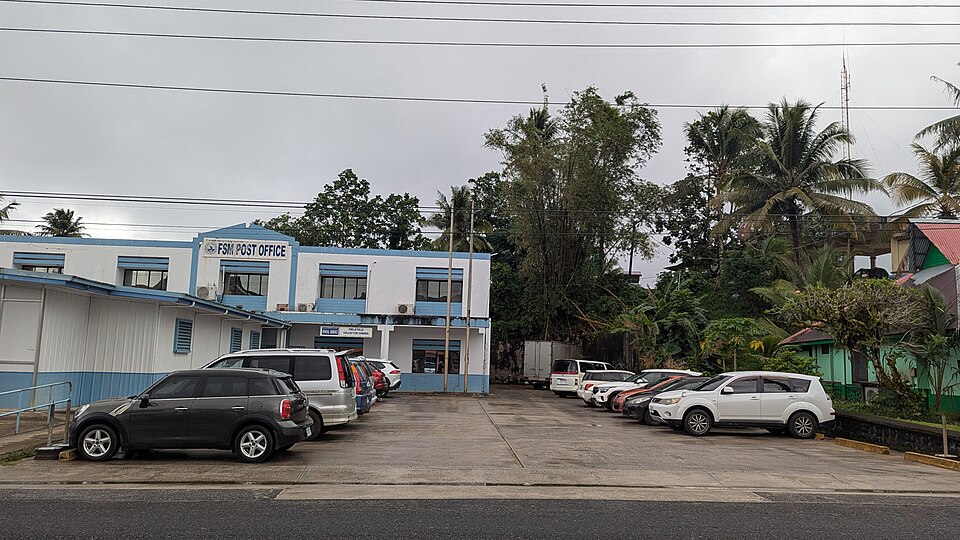 Kolonia — local market for international and multi-region stores