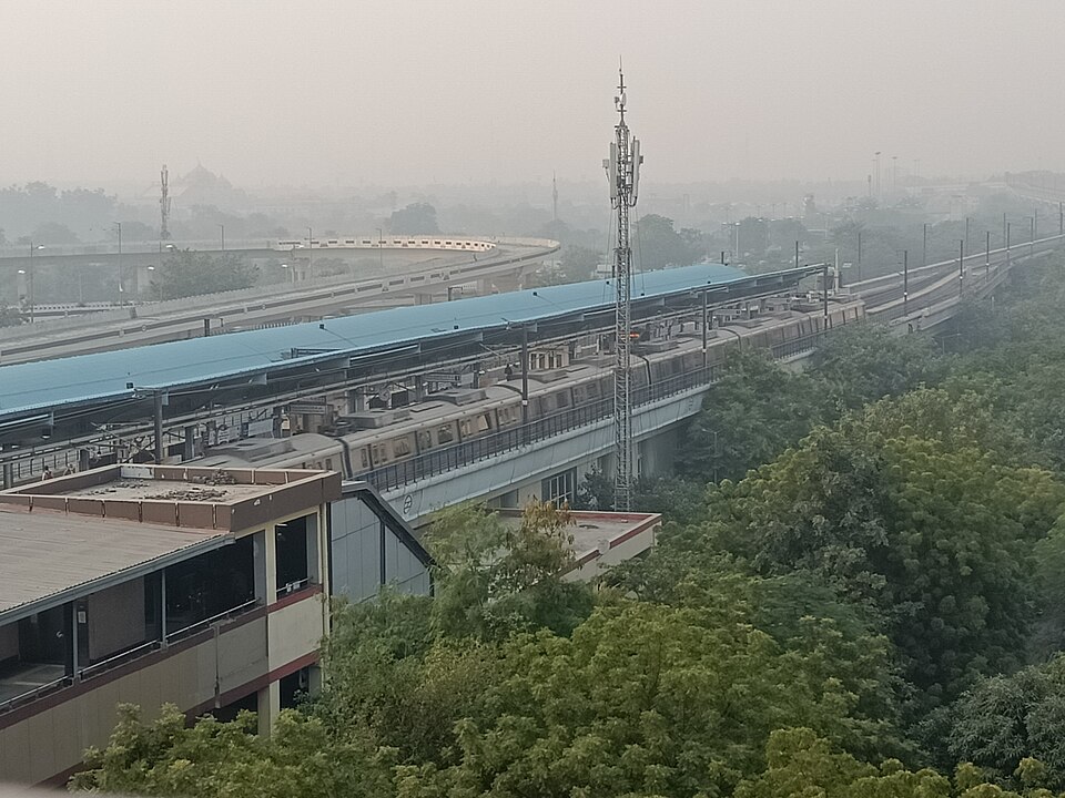 Mayur Vihar — local market for service booking platforms