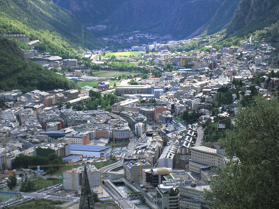 Andorra la Vella — international and multi-region stores for local businesses