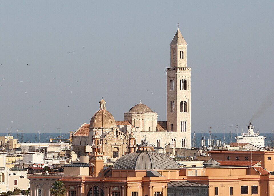 Bari — local market for B2B and wholesale portals