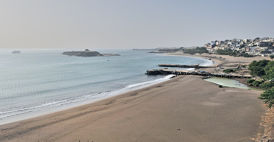 Praia — local market for manufacturer and distributor portals