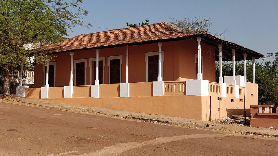 Bafatá — international and multi-region stores for local businesses