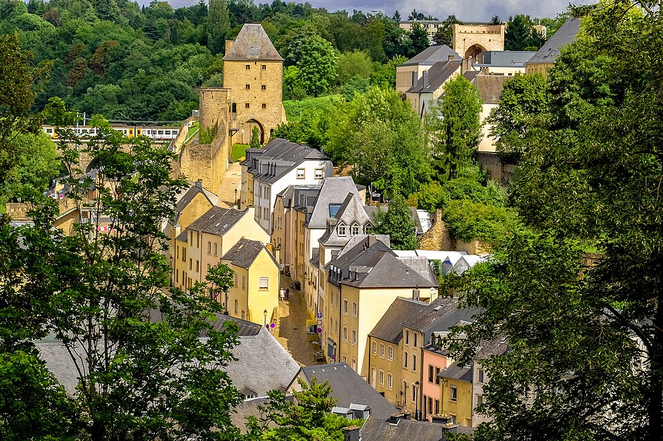 Luxembourg — local market for online stores