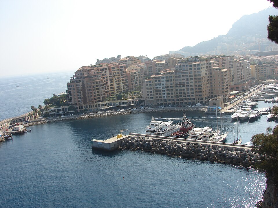 Fontvieille — international and multi-region stores for local businesses