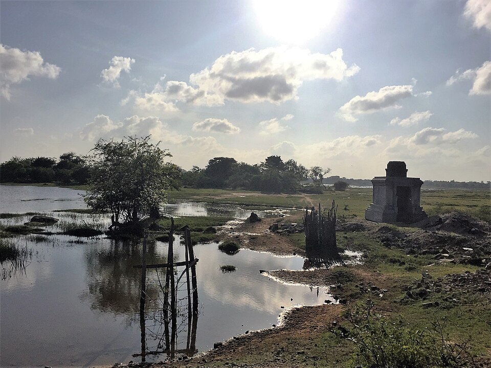 Batticaloa — local market for mobile commerce apps