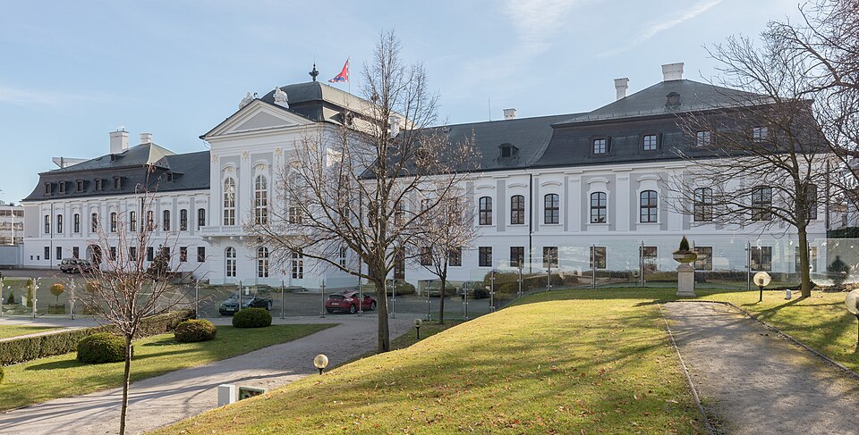 Bratislava — international and multi-region stores for local businesses