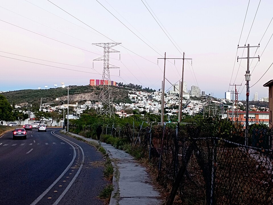 Querétaro — manufacturer and distributor portals for local businesses