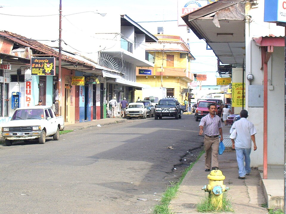 Chitré — local market for custom e-commerce platforms