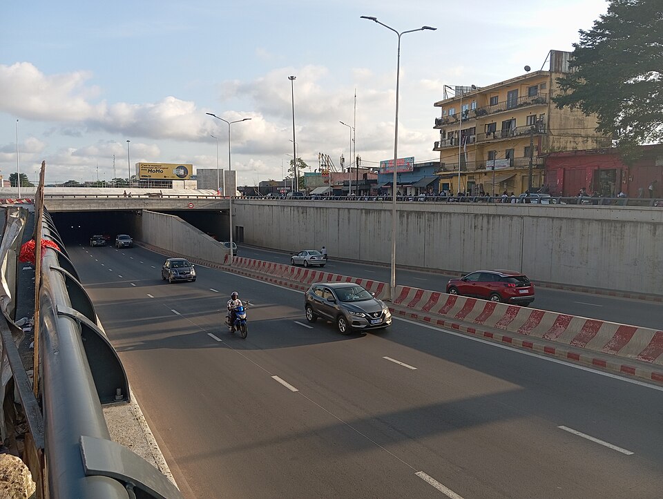 Abidjan — local market for manufacturer and distributor portals
