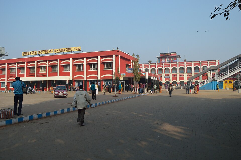 Kharagpur — local market for custom e-commerce platforms