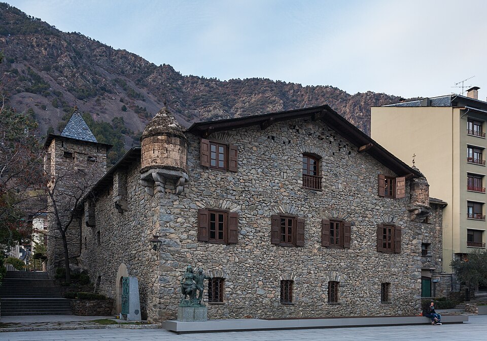 Andorra la Vella — local market for subscription and membership platforms