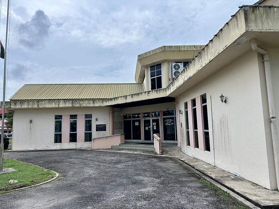 Kuala Belait — international and multi-region stores for local businesses