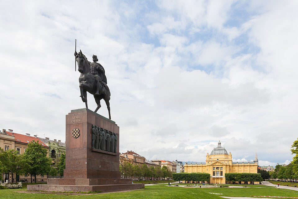 Zagreb — local market for mobile commerce apps