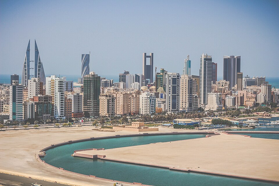 Manama — local market for online stores
