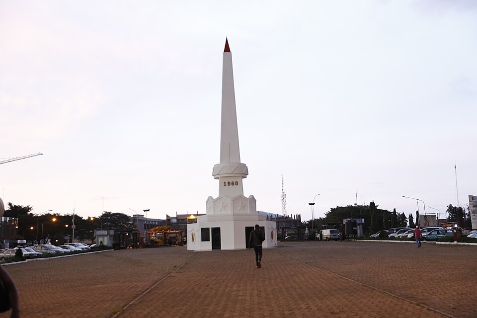 Yaoundé — local market for custom e-commerce platforms