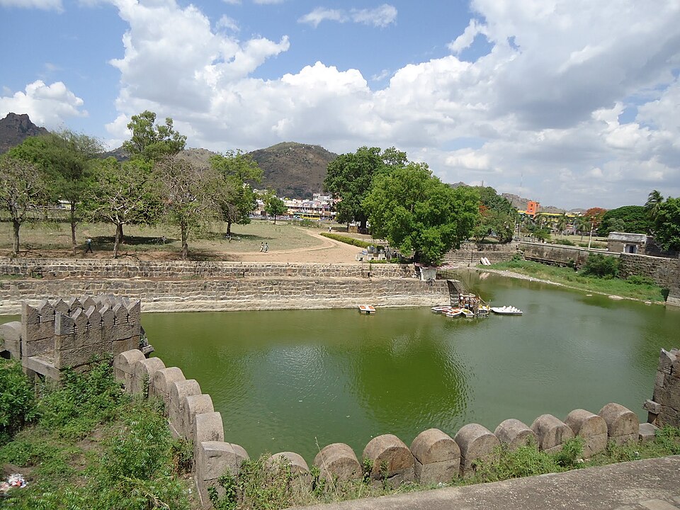 Vellore — local market for international and multi-region stores