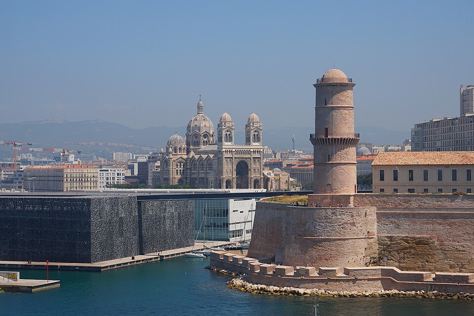 Marseille — international and multi-region stores for local businesses