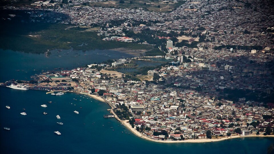 Zanzibar City — local market for online stores