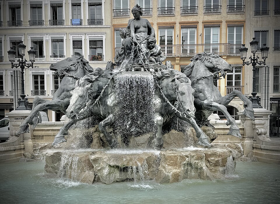 Lyon — local market for custom e-commerce platforms