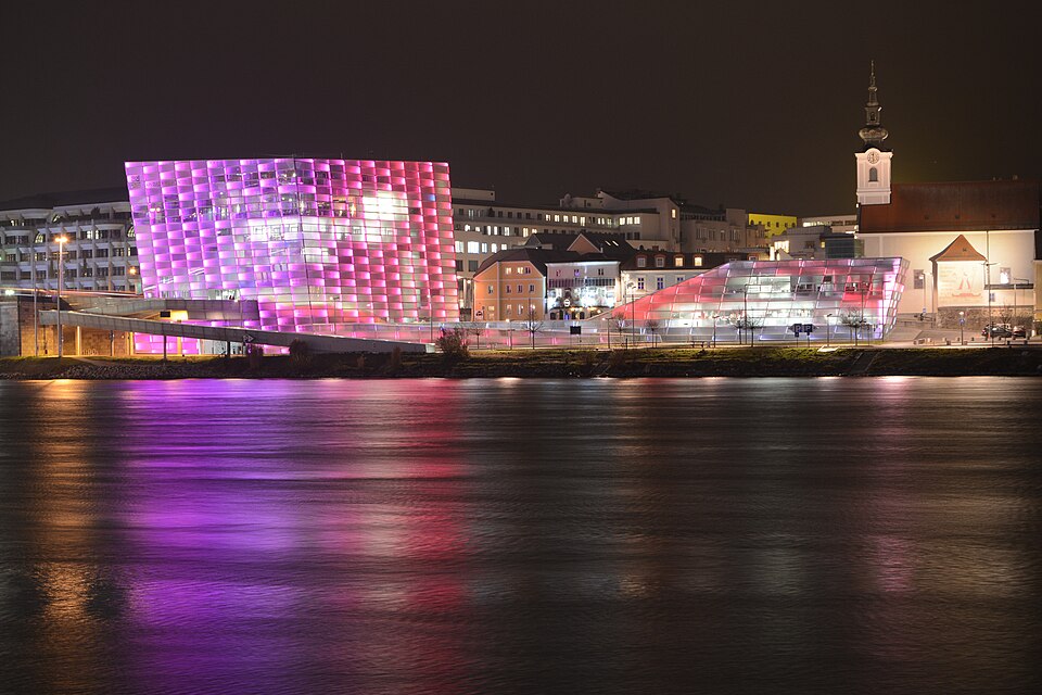 Linz — international and multi-region stores for local businesses