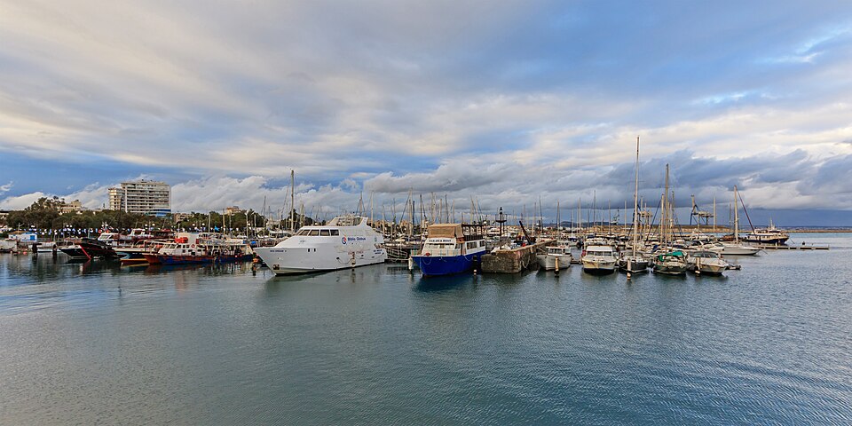 Larnaca — international and multi-region stores for local businesses
