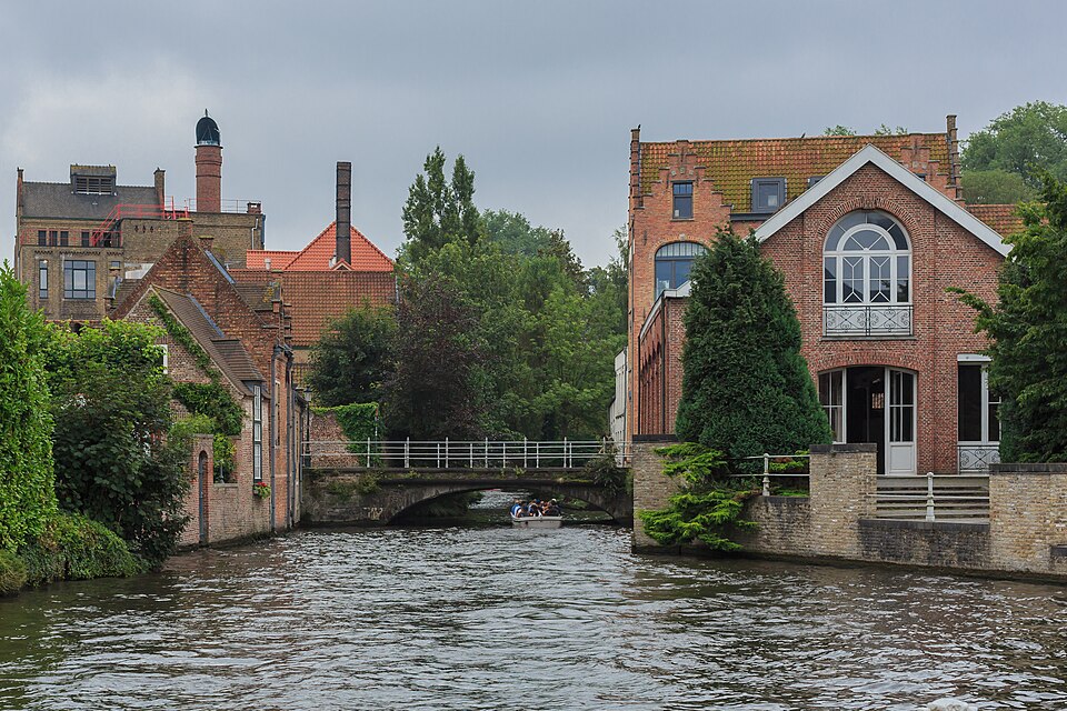 Bruges — international and multi-region stores for local businesses