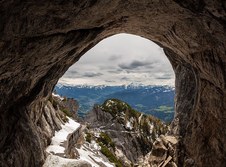 Austria — local market for B2B and wholesale portals