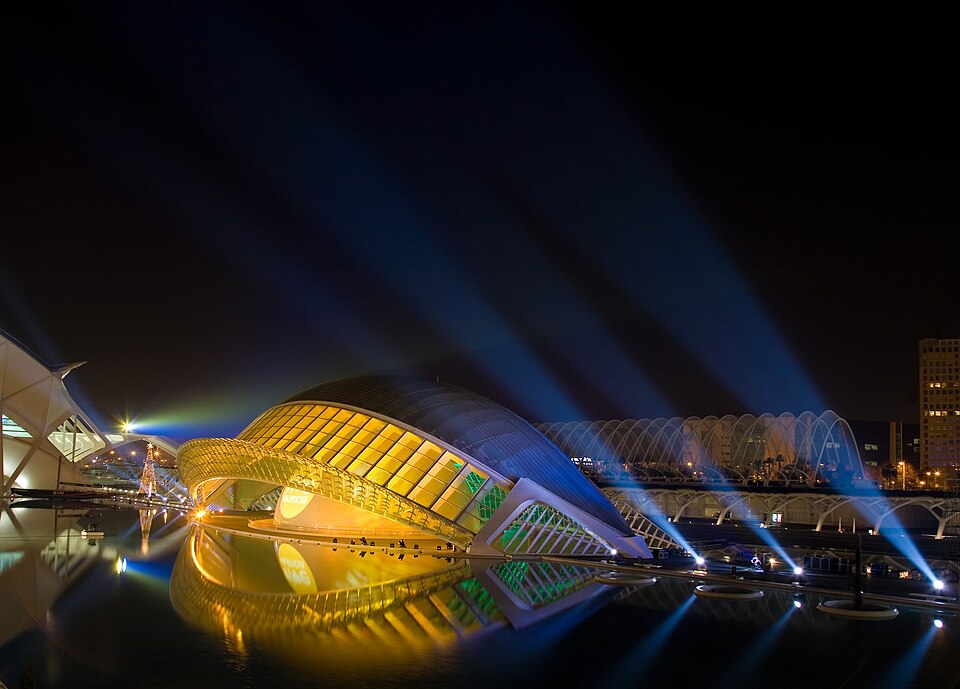 Valencia — international and multi-region stores for local businesses