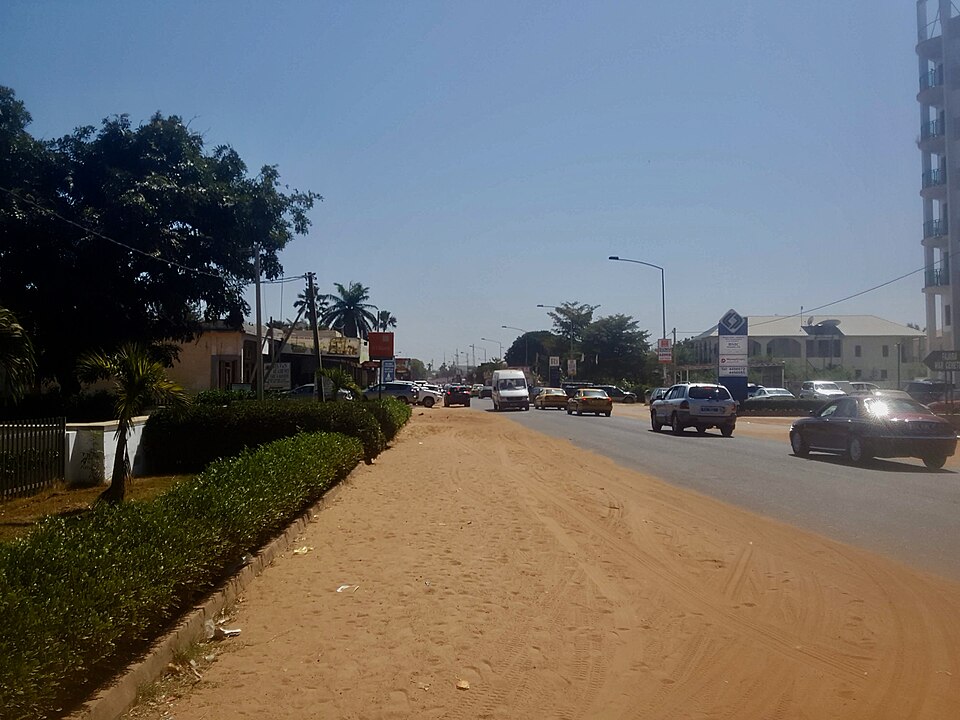 Bakau — local market for online stores