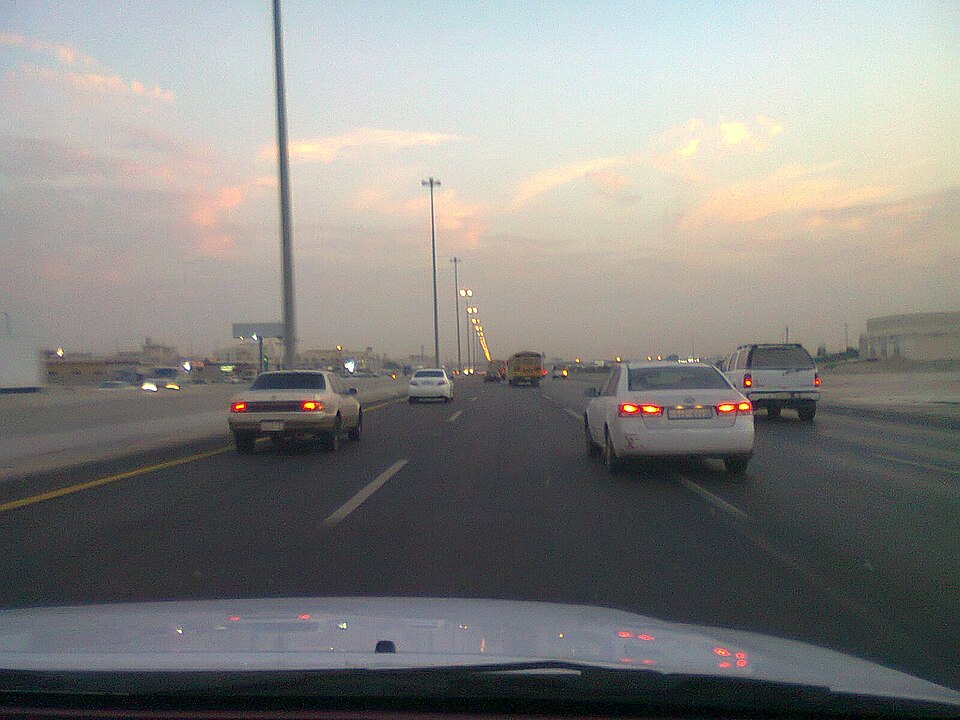 Dhahran — B2B and wholesale portals for local businesses