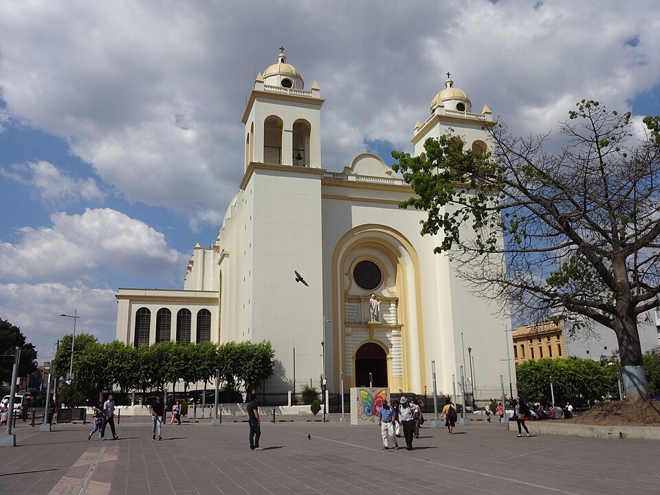 San Salvador — manufacturer and distributor portals for local businesses