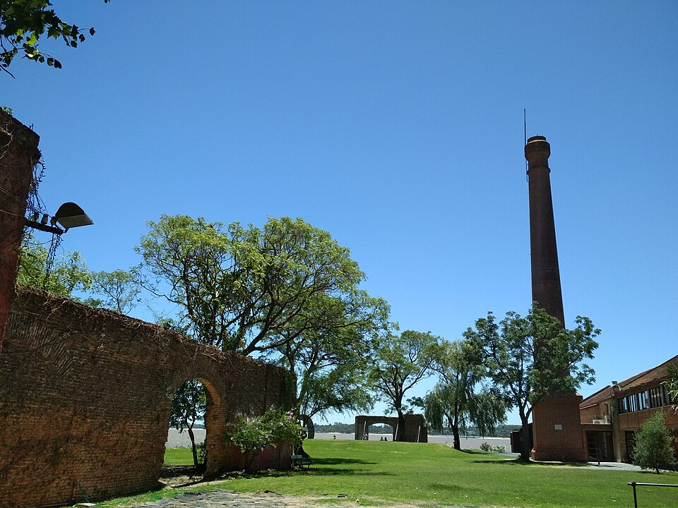 Colonia del Sacramento — local market for subscription and membership platforms