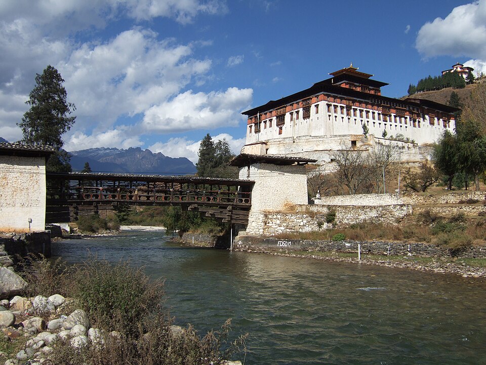Paro — local market for manufacturer and distributor portals