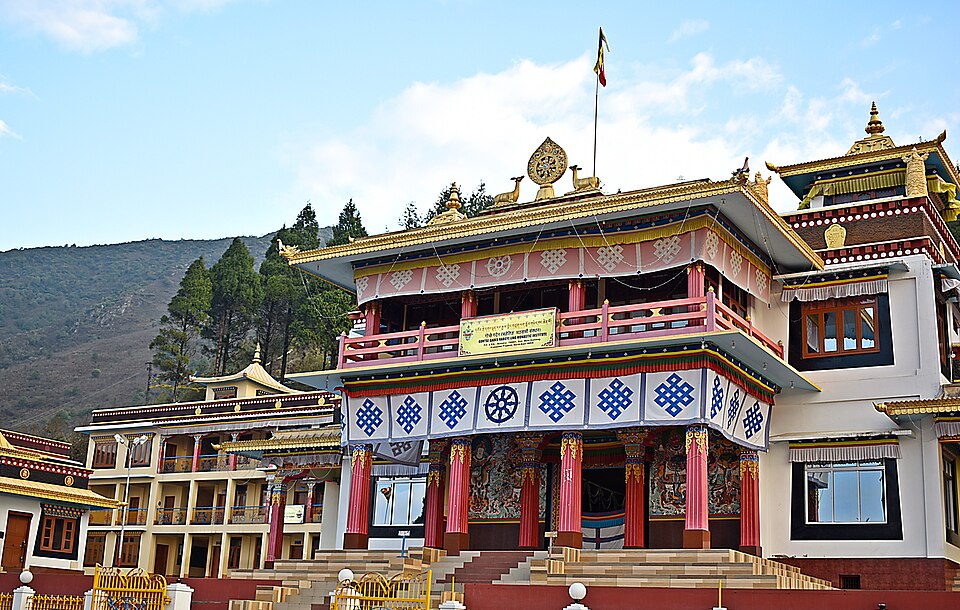 Bomdila — local market for service booking platforms