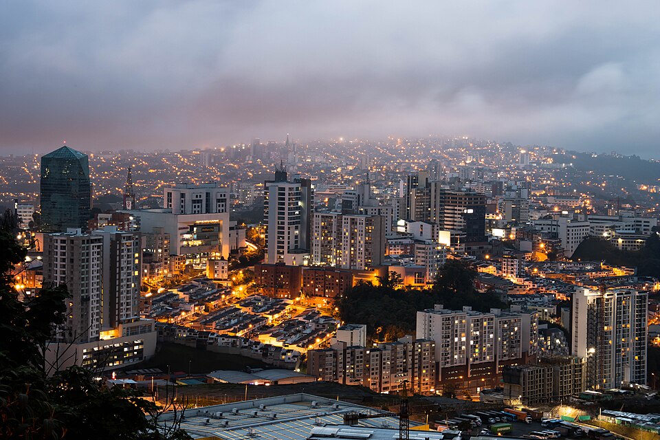 Manizales — local market for international and multi-region stores