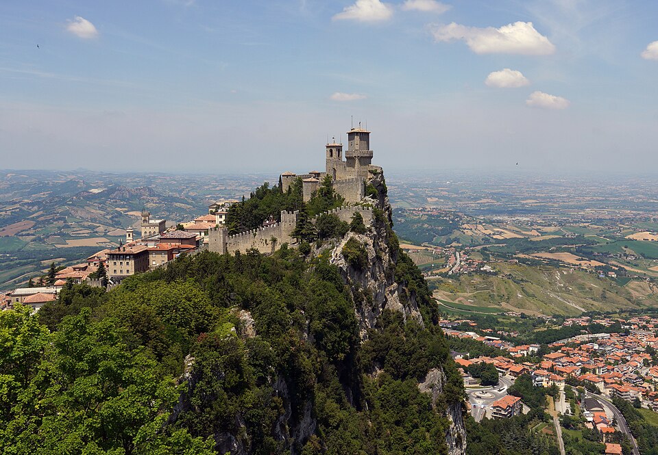 San Marino — international and multi-region stores for local businesses
