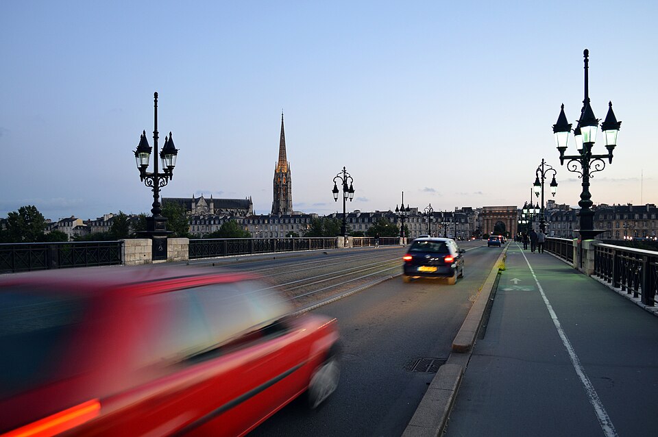 Bordeaux — local market for mobile commerce apps