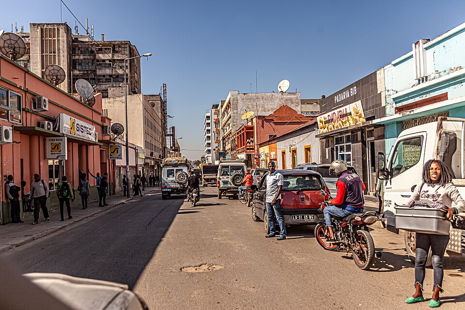 Lubango — local market for manufacturer and distributor portals