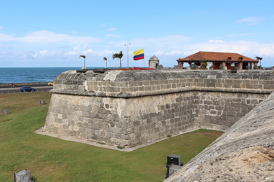 Santo Domingo de los Colorados — local market for service booking platforms