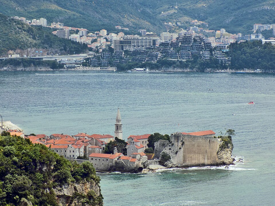Budva — local market for subscription and membership platforms