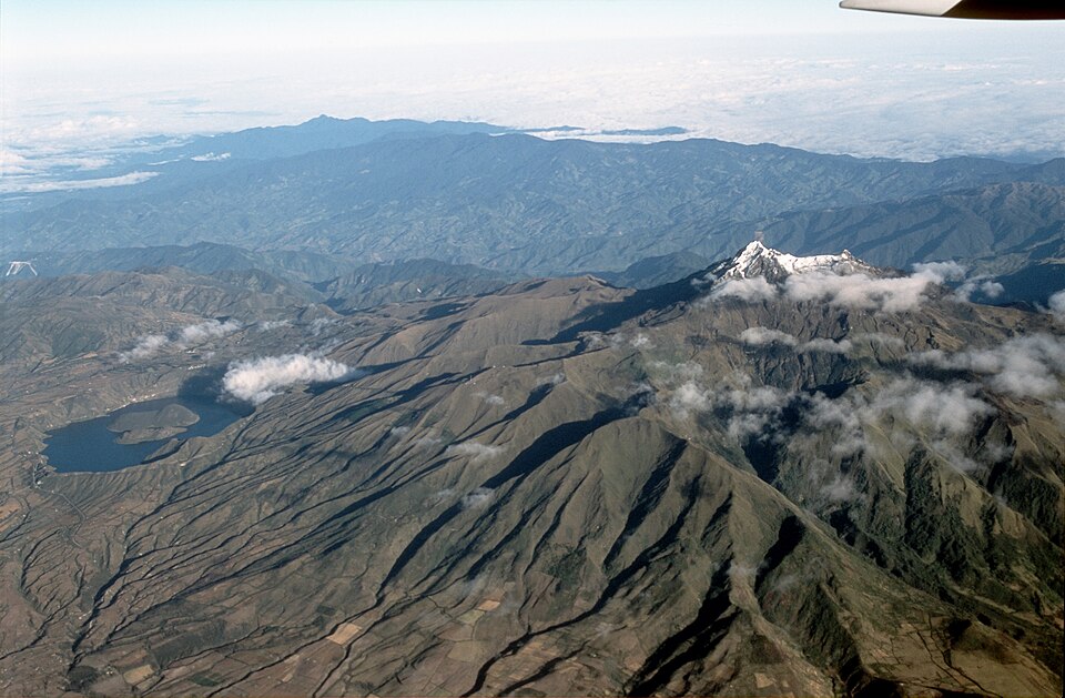Ecuador — manufacturer and distributor portals for local businesses