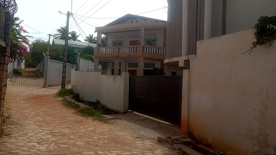 Mahajanga — international and multi-region stores for local businesses
