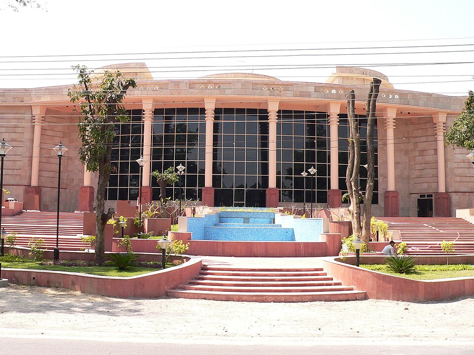 Roorkee — manufacturer and distributor portals for local businesses