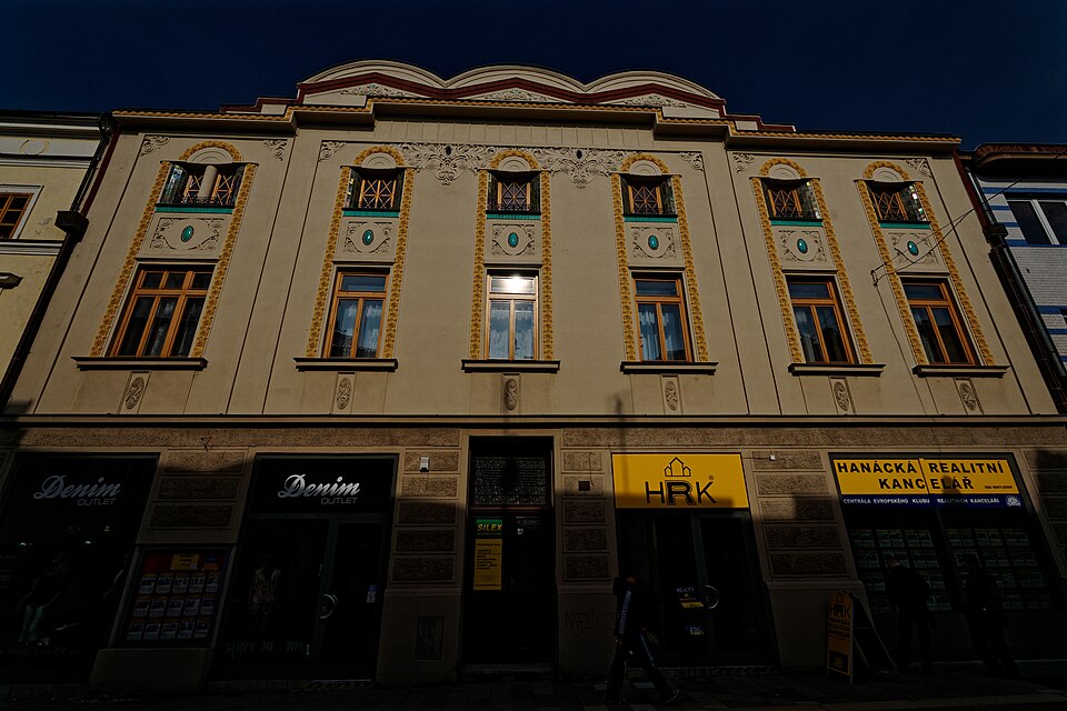 Olomouc — international and multi-region stores for local businesses